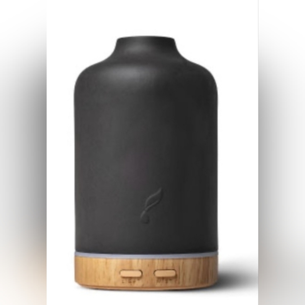 ⭐️⚡️ NWT Young Living Ember Diffuser in Terracotta clay and Tan